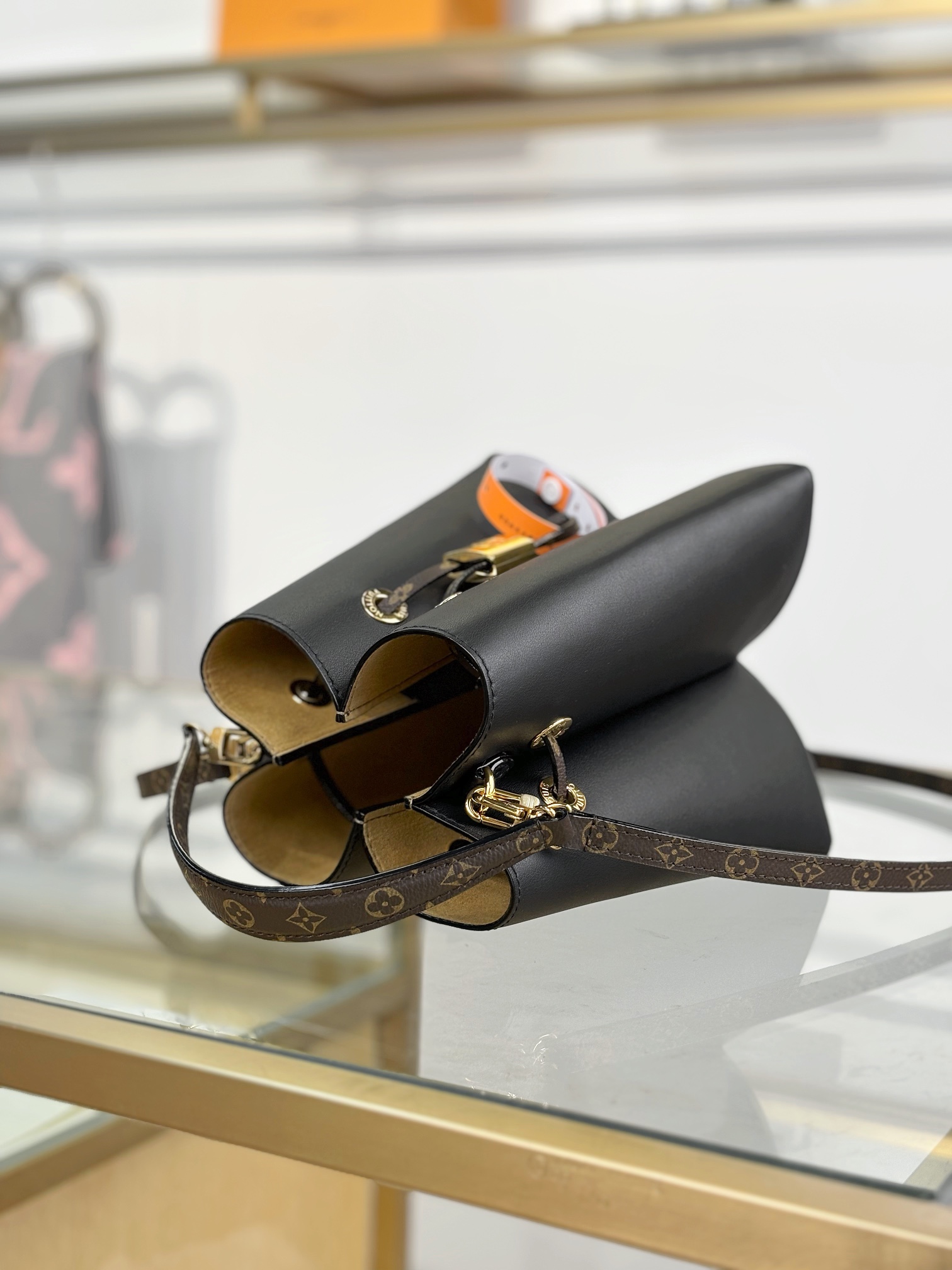 [TOP] Louis Vuitton LV BLOOM Bag 21x21x16cm - Black