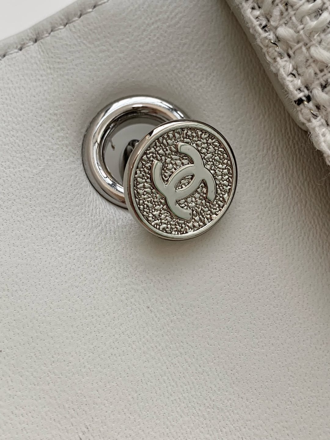 [TOP] CHANEL Flab Bag 22 cm - Gray