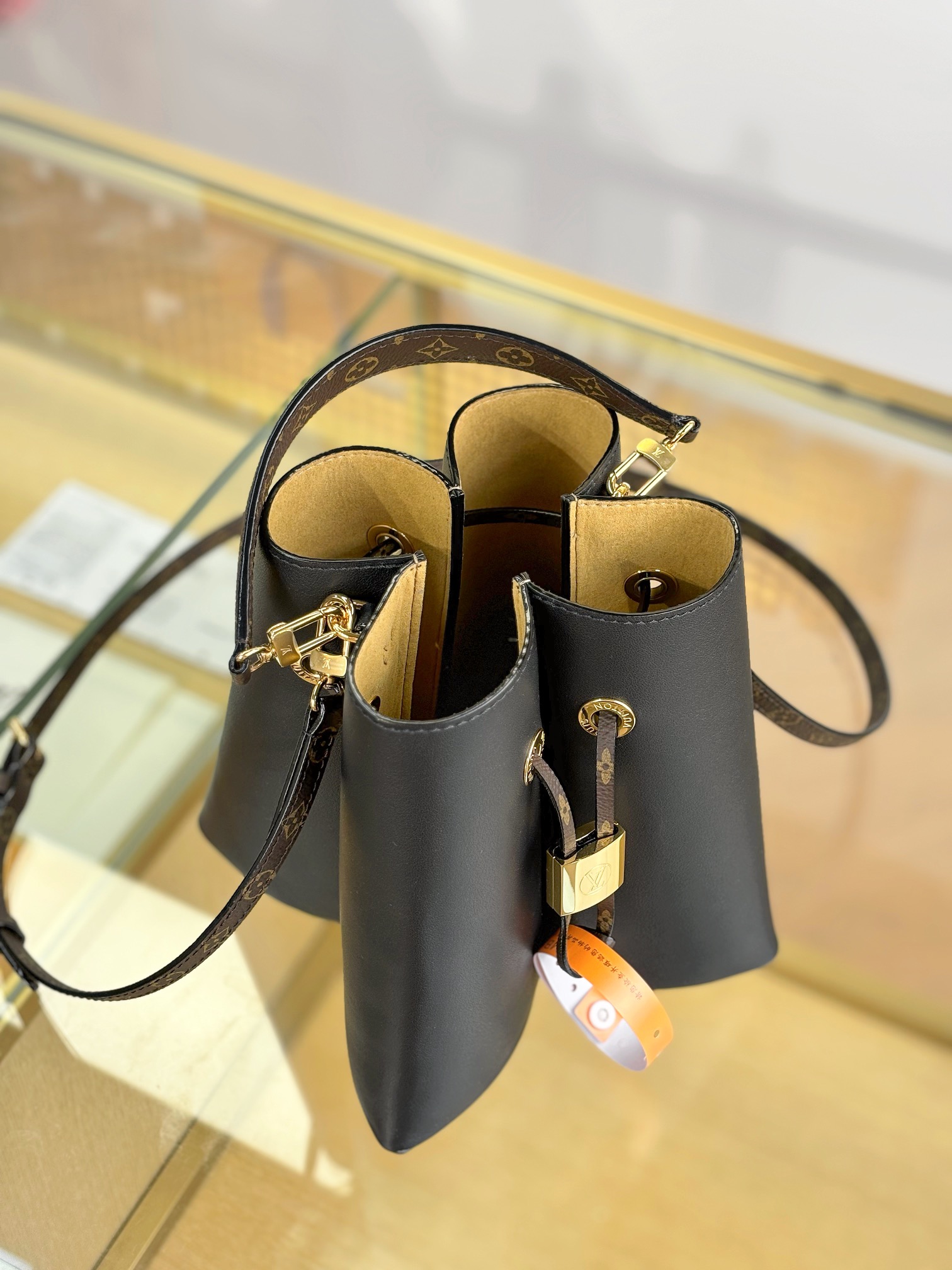 [TOP] Louis Vuitton LV BLOOM Bag 21x21x16cm - Black