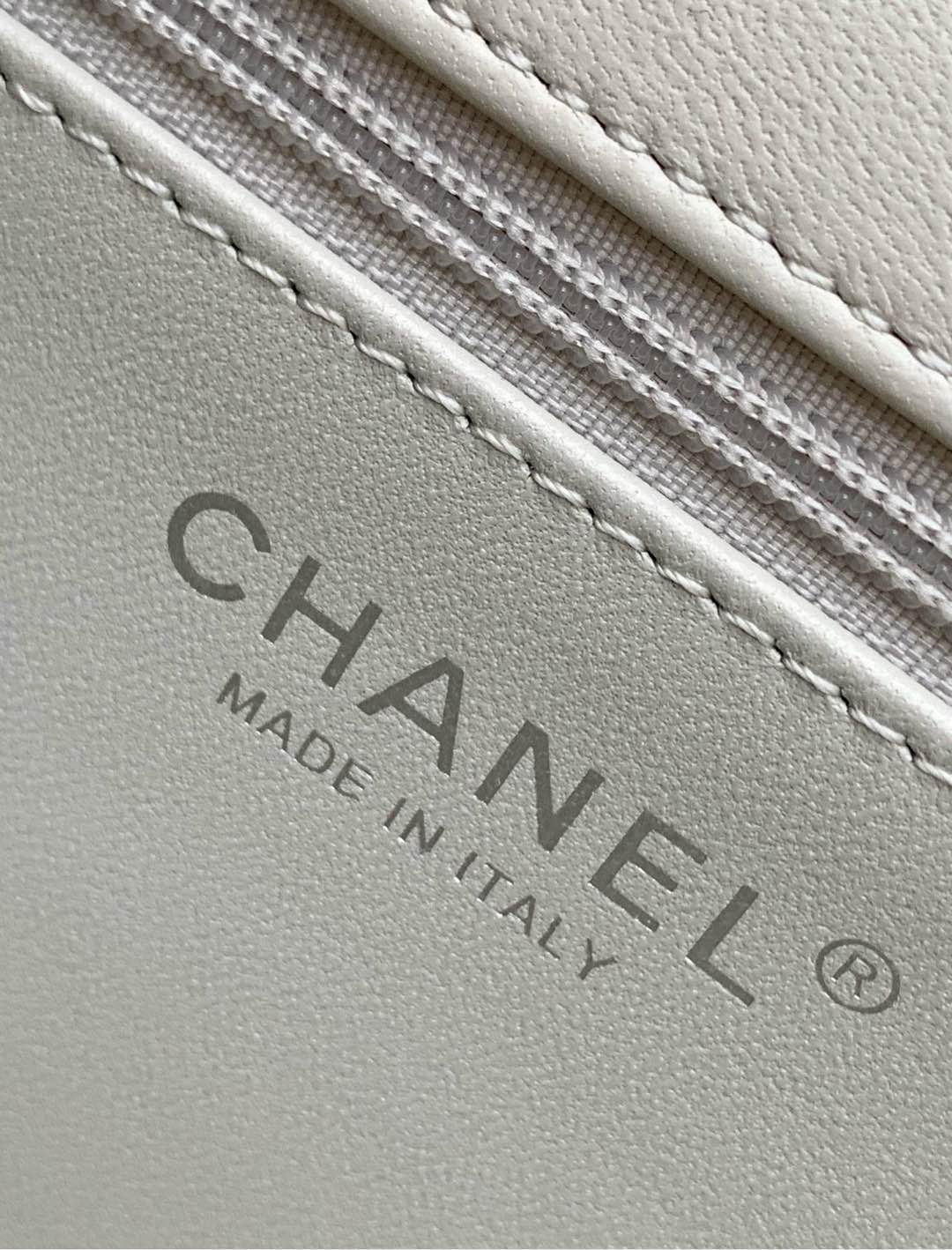 [TOP] CHANEL Flab Bag 22 cm - Gray