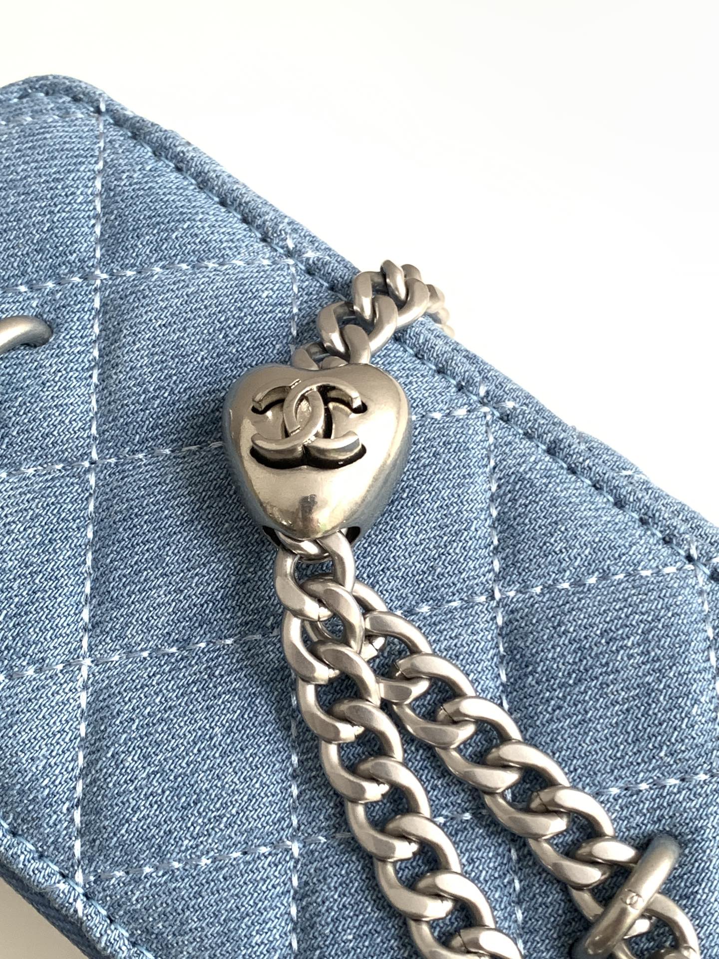 [TOP] CHANEL Vanity Case Denim with Heart Shape Adjustable Buckle 8.5x11x7cm/9.5x18x8cm - Blue