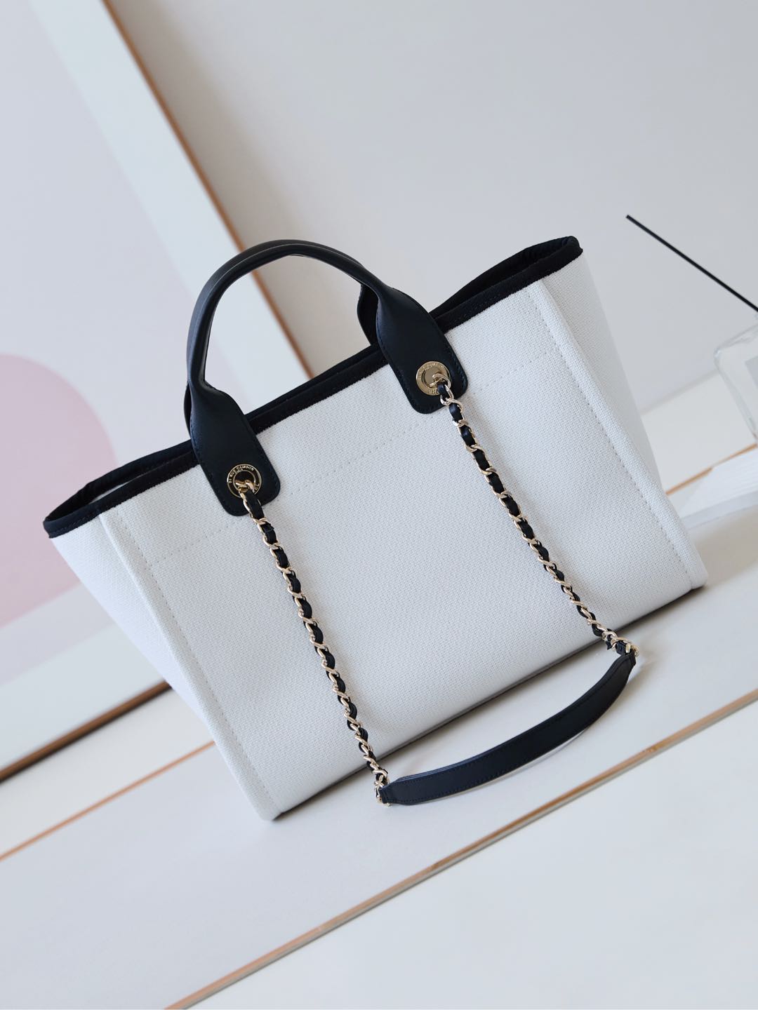 [TOP] CHANEL Deauville Bag 33cm - White with Black Handle