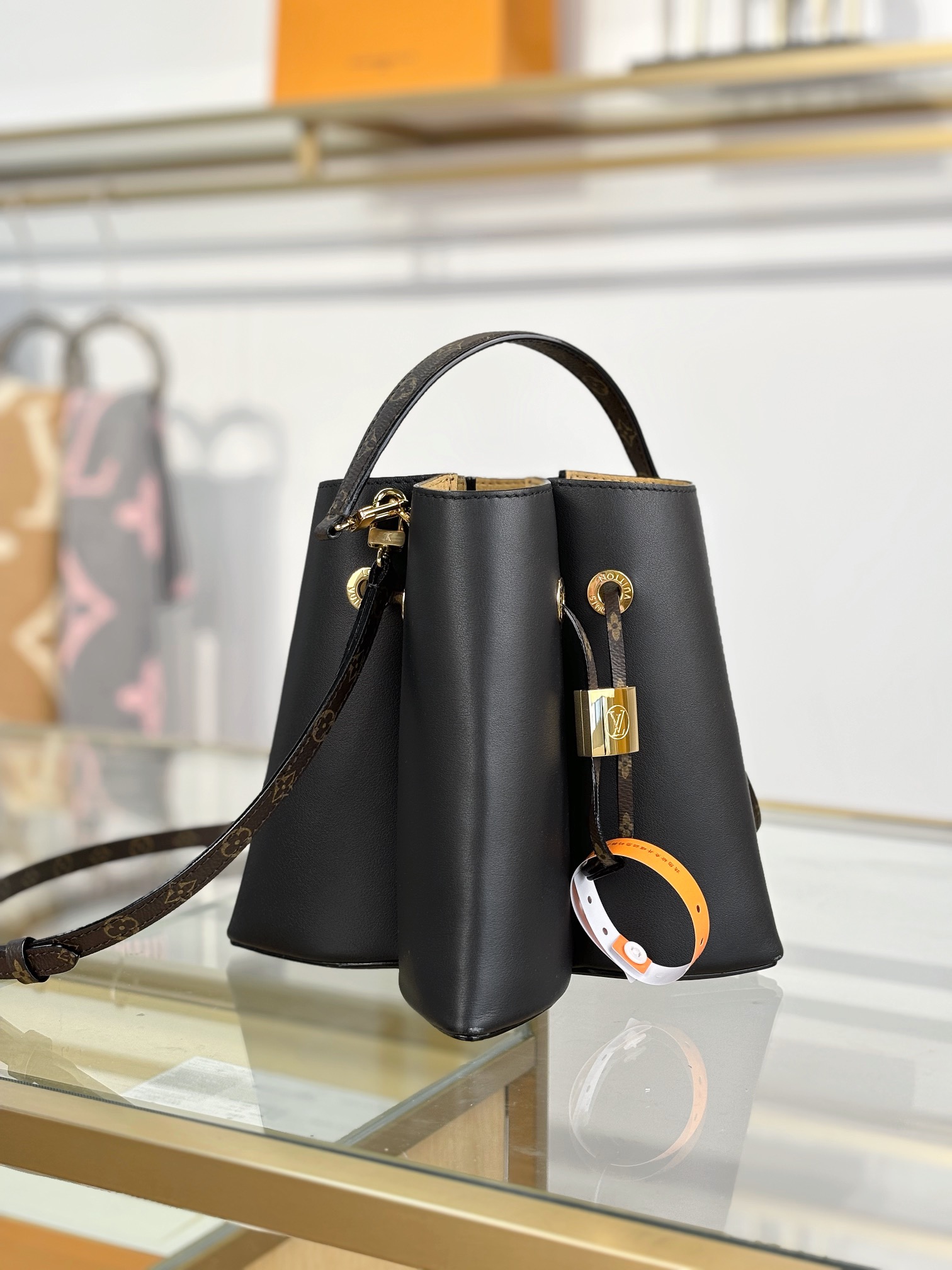 [TOP] Louis Vuitton LV BLOOM Bag 21x21x16cm - Black