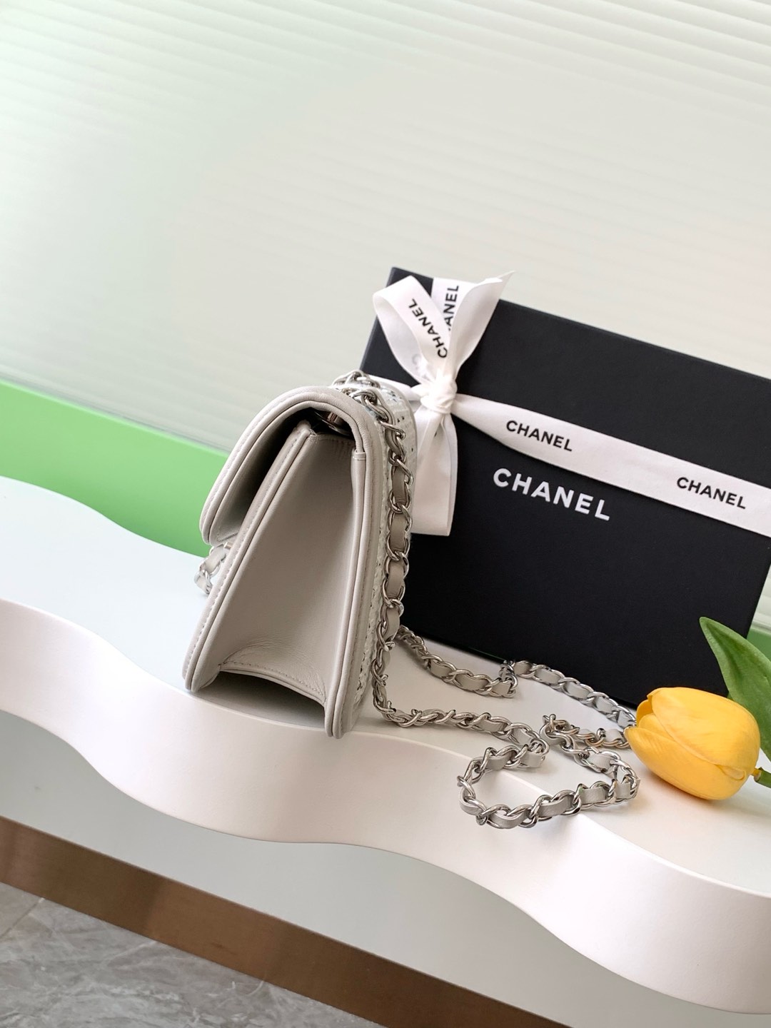 [TOP] CHANEL Flab Bag 22 cm - Gray