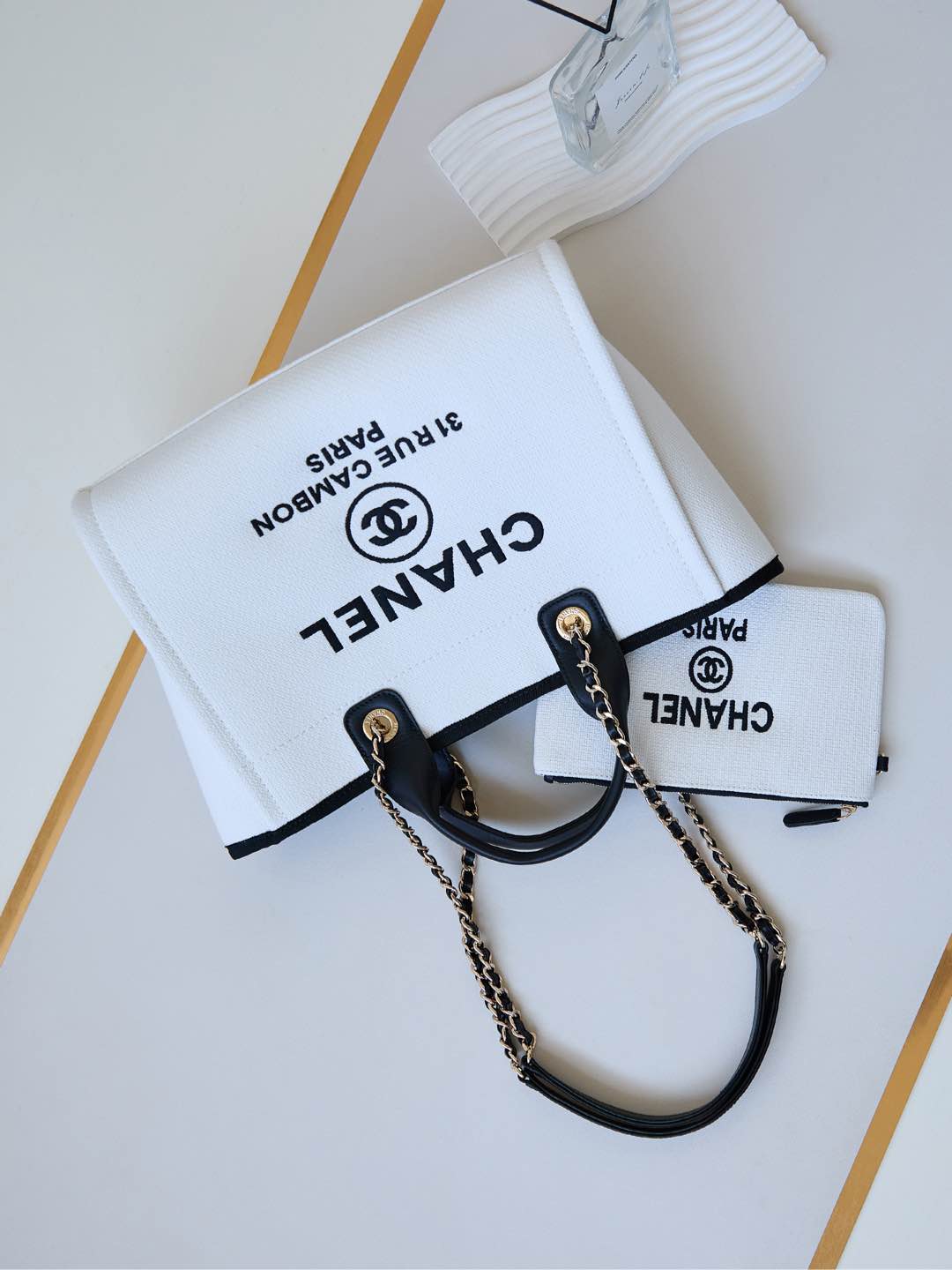 [TOP] CHANEL Deauville Bag 33cm - White with Black Handle