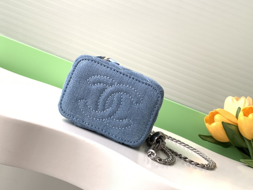 [TOP] CHANEL Vanity Case Denim with Heart Shape Adjustable Buckle 8.5x11x7cm/9.5x18x8cm - Blue