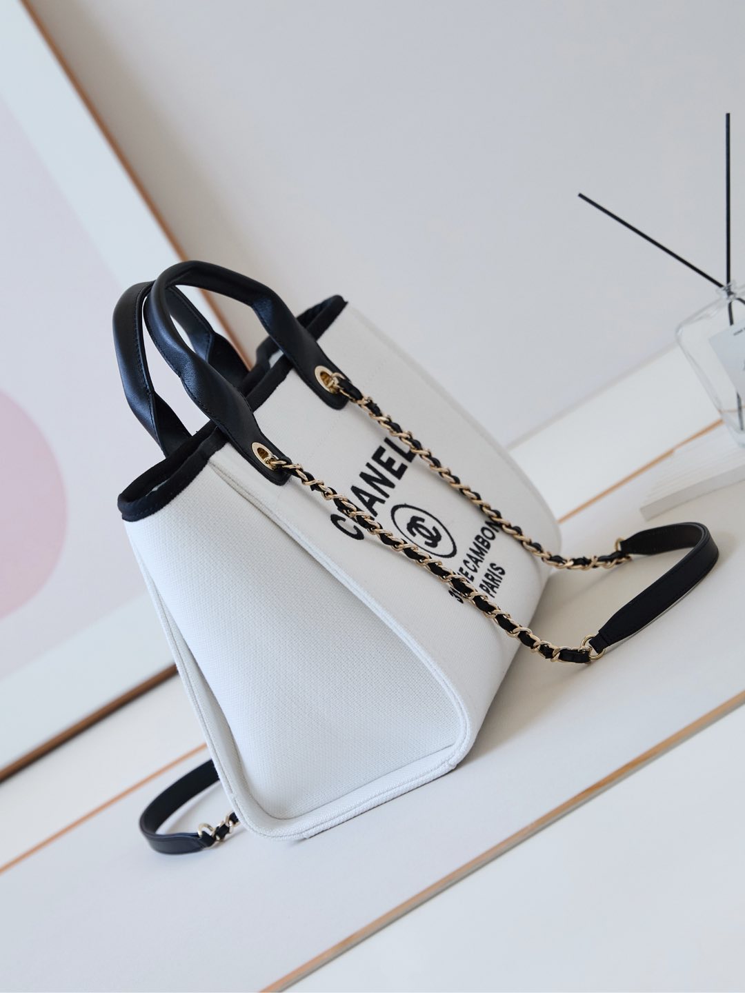 [TOP] CHANEL Deauville Bag 33cm - White with Black Handle