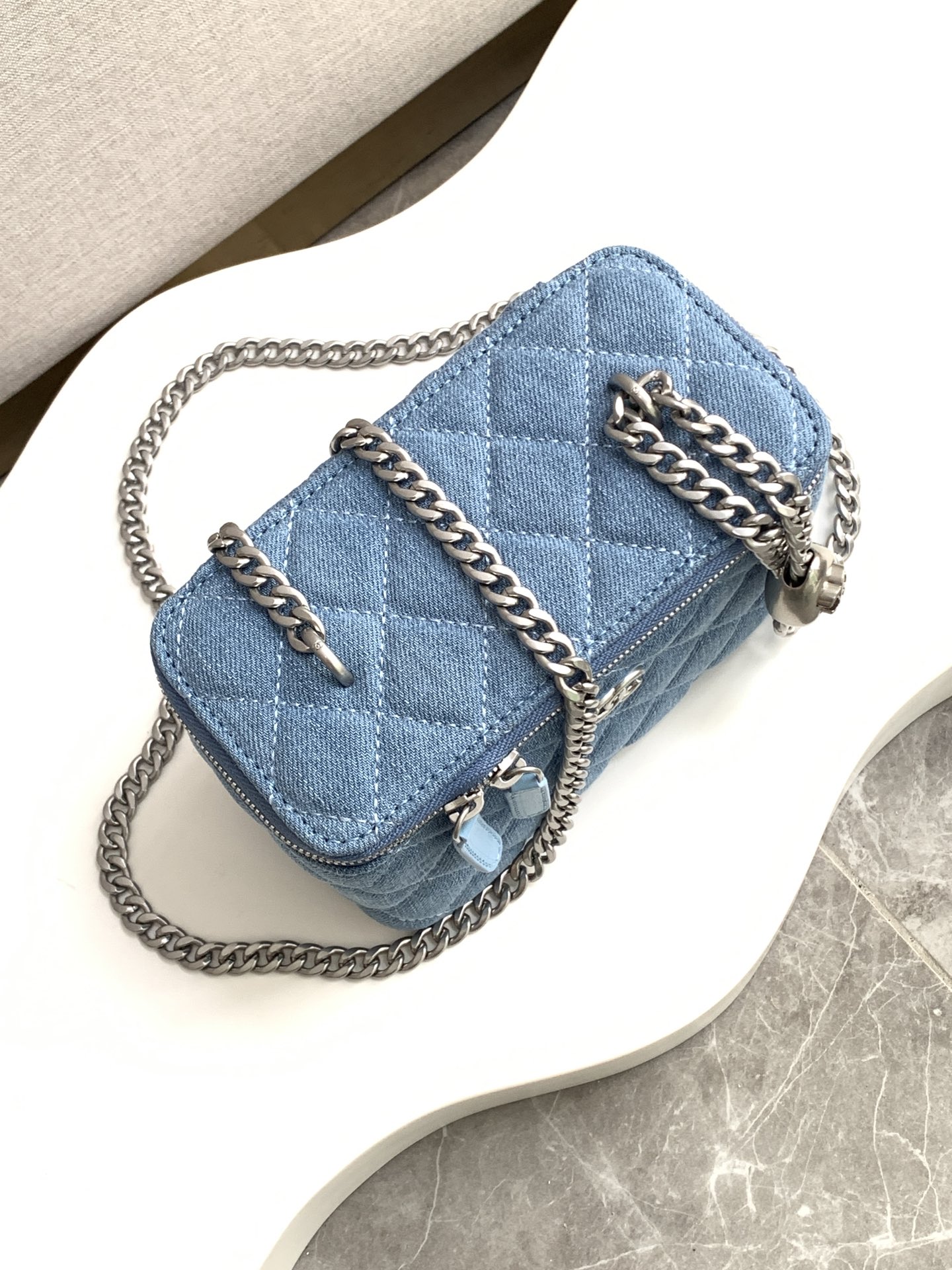 [TOP] CHANEL Vanity Case Denim with Heart Shape Adjustable Buckle 8.5x11x7cm/9.5x18x8cm - Blue