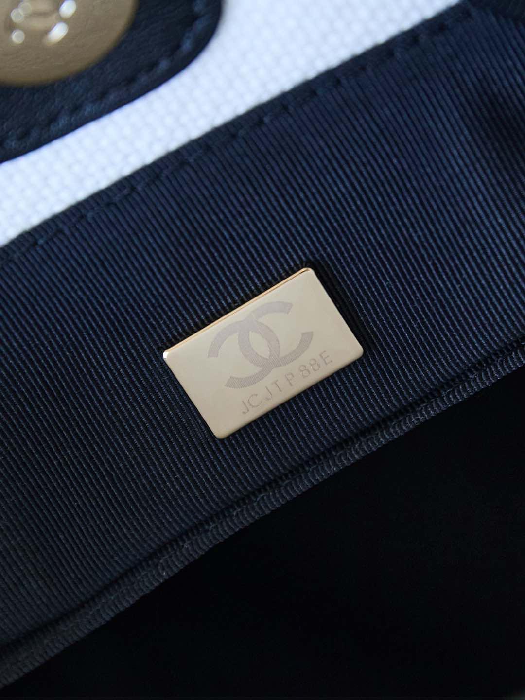 [TOP] CHANEL Deauville Bag 33cm - White with Black Handle