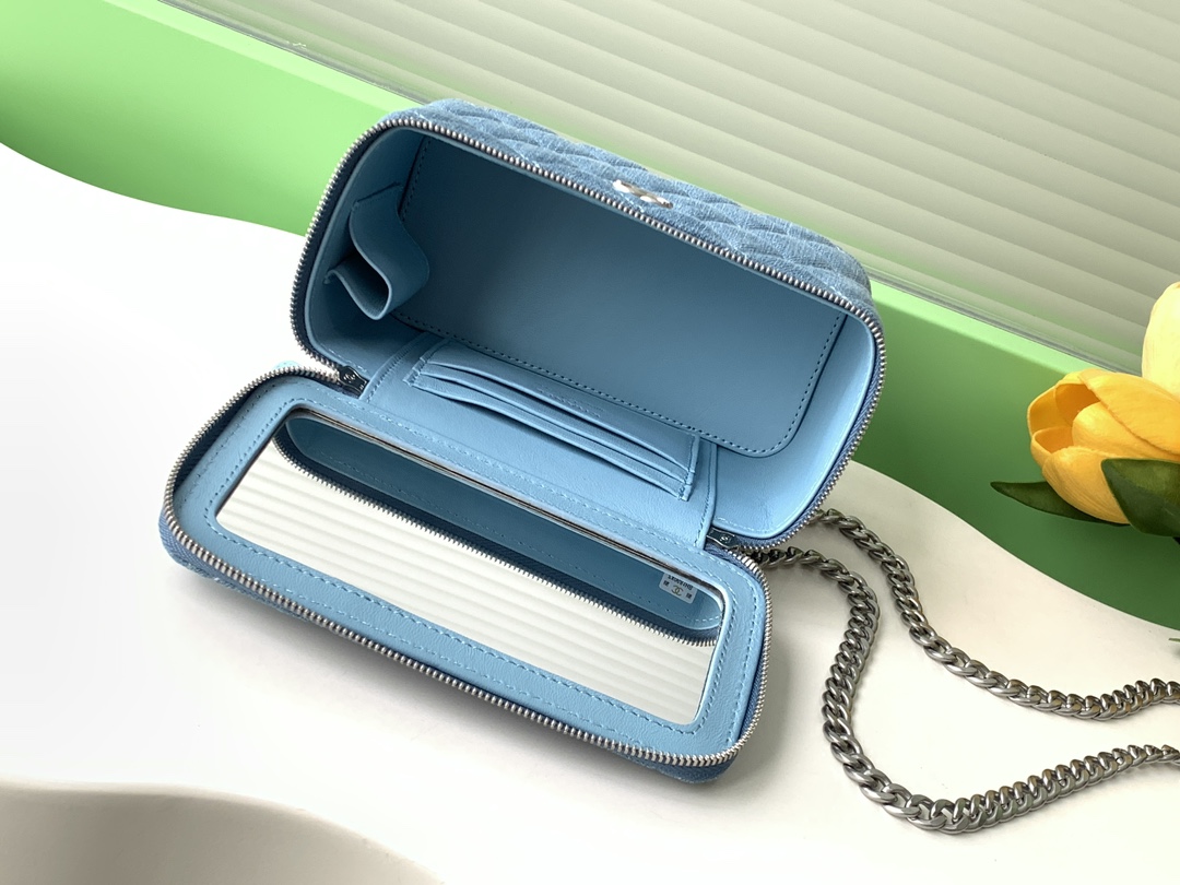 [TOP] CHANEL Vanity Case Denim with Heart Shape Adjustable Buckle 8.5x11x7cm/9.5x18x8cm - Blue