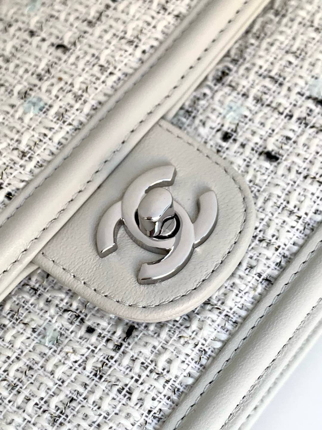 [TOP] CHANEL Flab Bag 22 cm - Gray