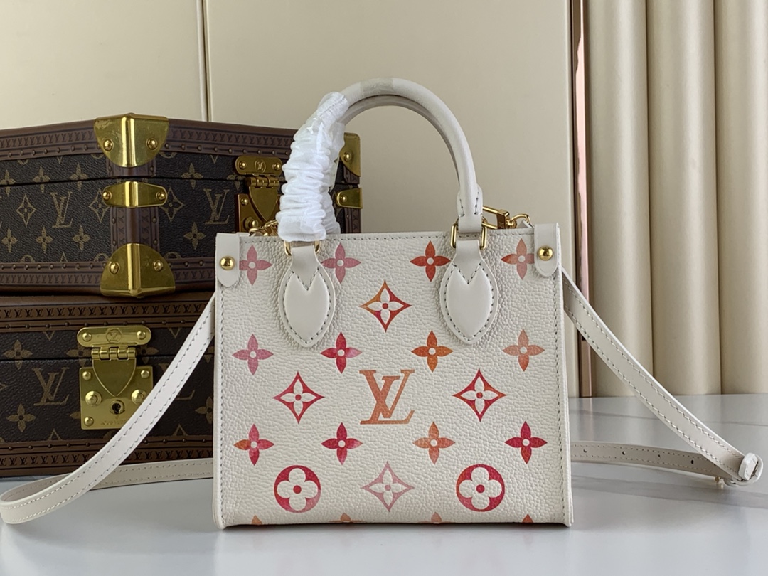 [TOP] Louis Vuitton LV  On The Go BB Bag 18 x 15 x8.5cm - White