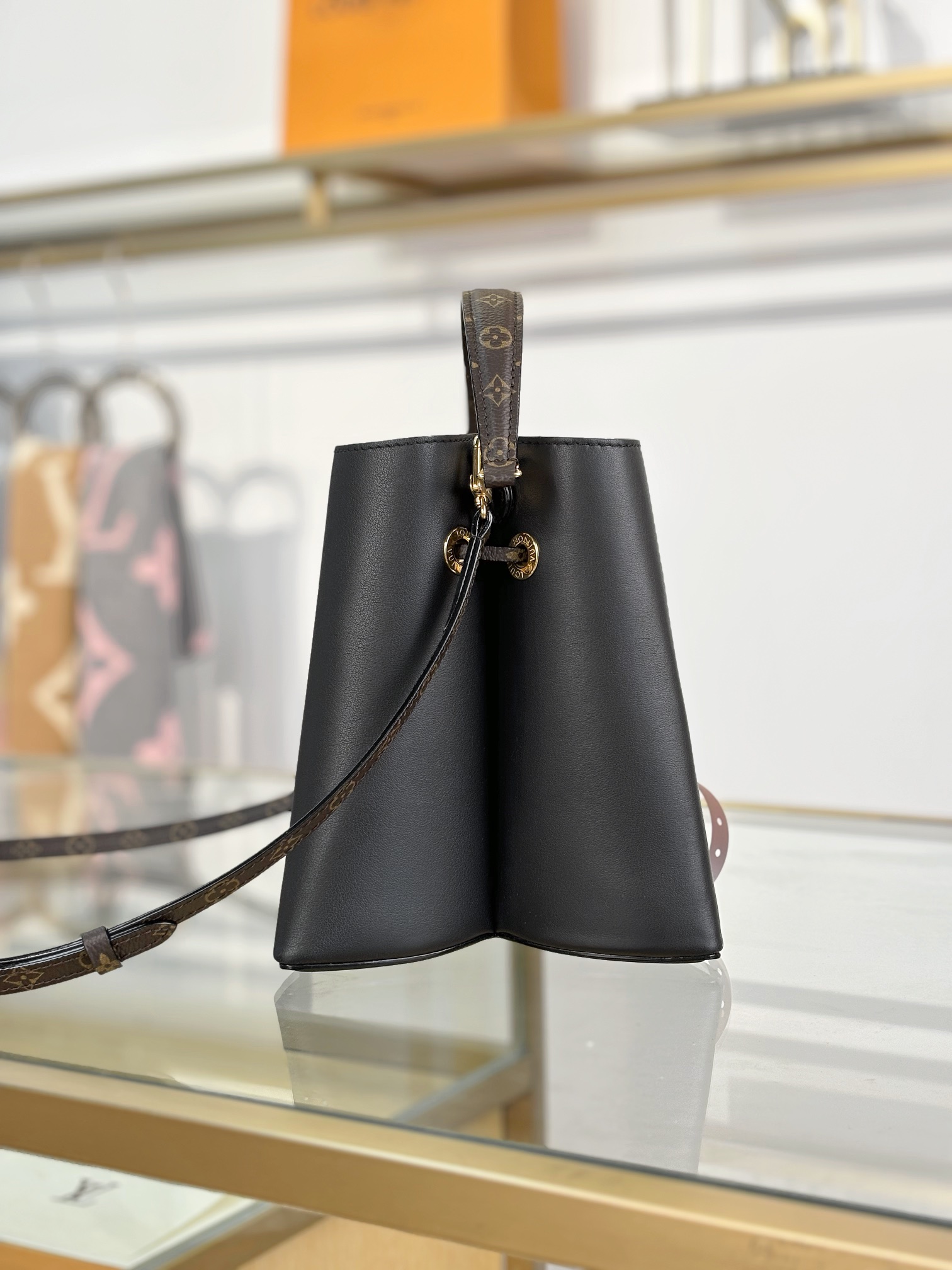 [TOP] Louis Vuitton LV BLOOM Bag 21x21x16cm - Black