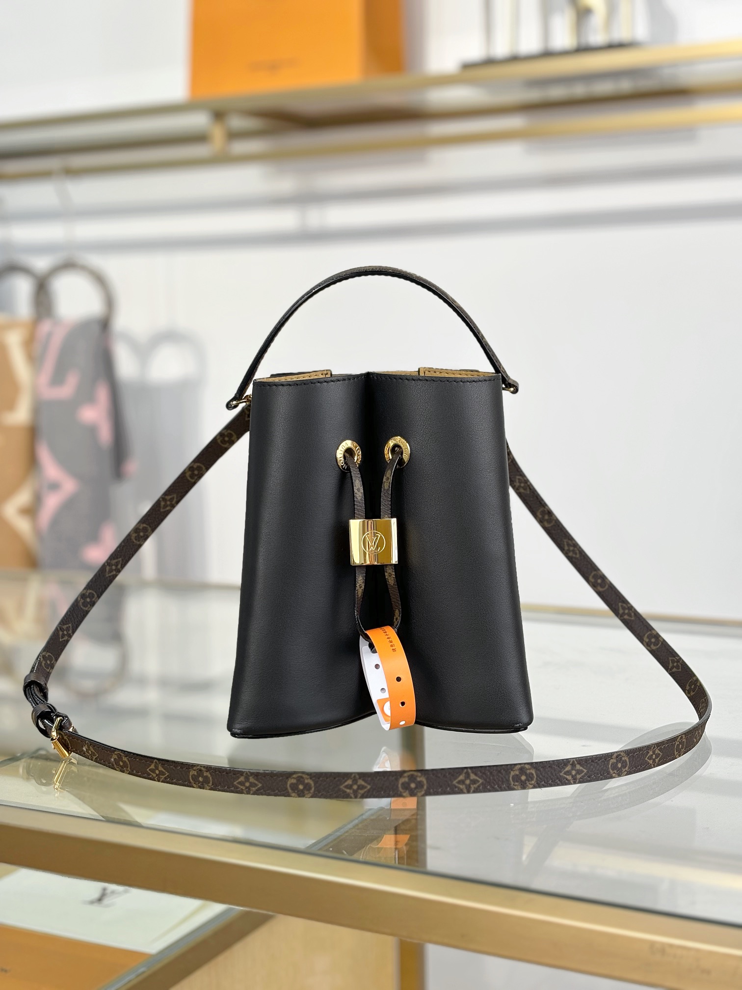 [TOP] Louis Vuitton LV BLOOM Bag 21x21x16cm - Black