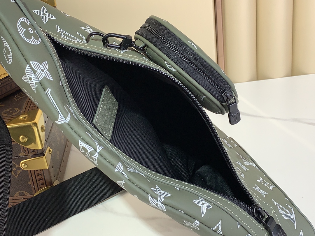 [TOP] Louis Vuitton LV Men's Calfskin Chest Bag 20 x 42 x 6cm - Green