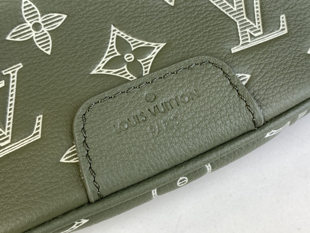 [TOP] Louis Vuitton LV Discovery Monogram Eclipse Bumbag 15 x 9 x 44 cm- Green