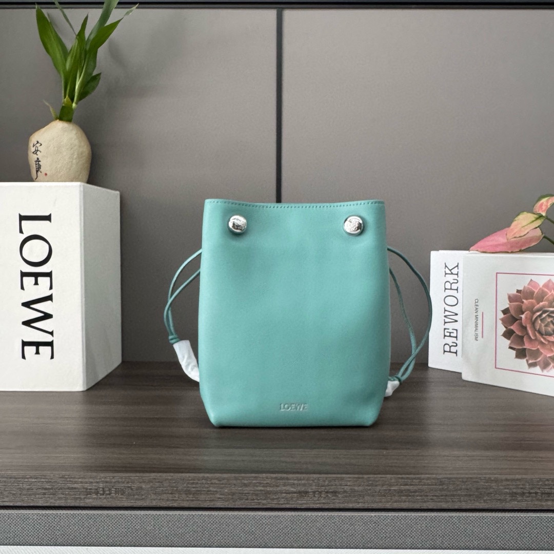 [TOP] LOEWE Smooth Cow Leather Pebble Pouch 17*7*21.5CM - 4 Color