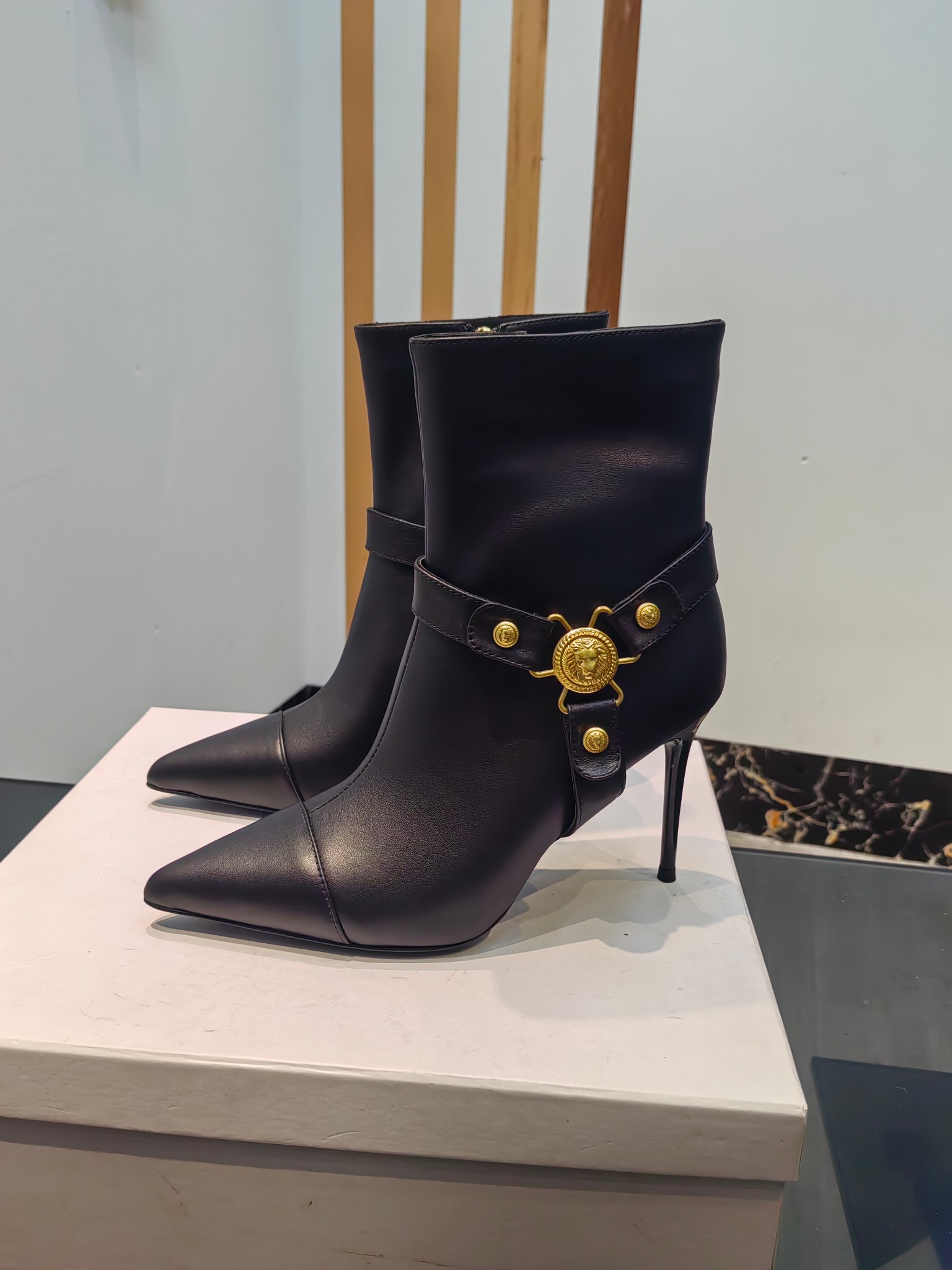 [TOP] Balmain High-Heeled Ankle Boots Cowhide - Black