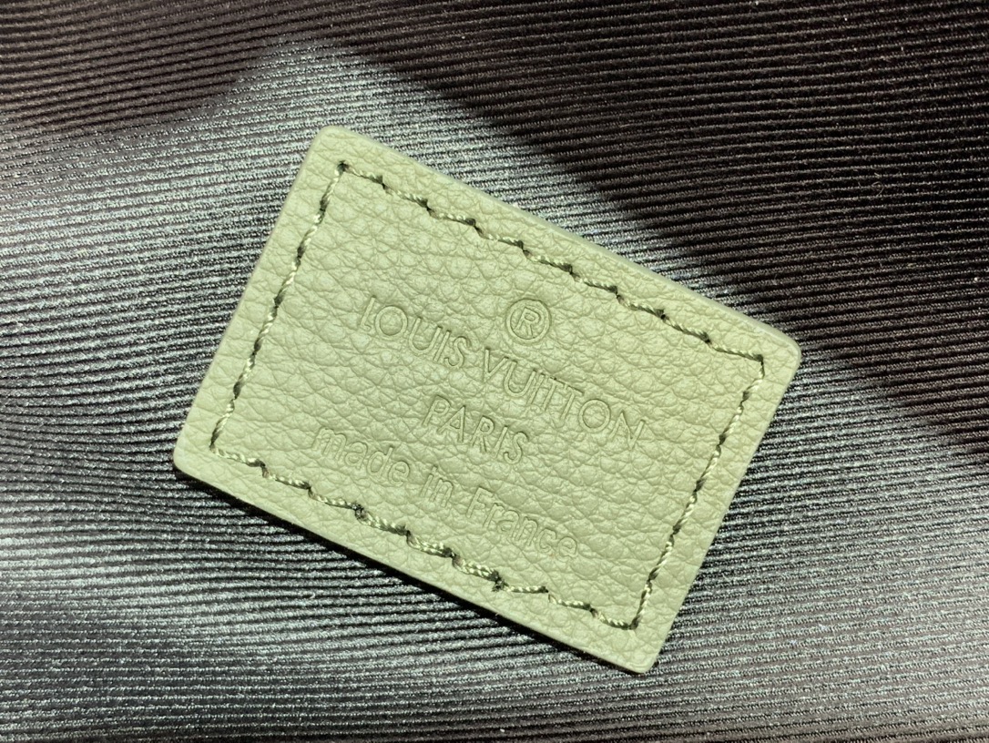 [TOP] Louis Vuitton LV Discovery Monogram Eclipse Bumbag 15 x 9 x 44 cm- Green