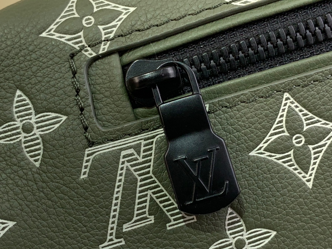 [TOP] Louis Vuitton LV Discovery Monogram Eclipse Bumbag 15 x 9 x 44 cm- Green