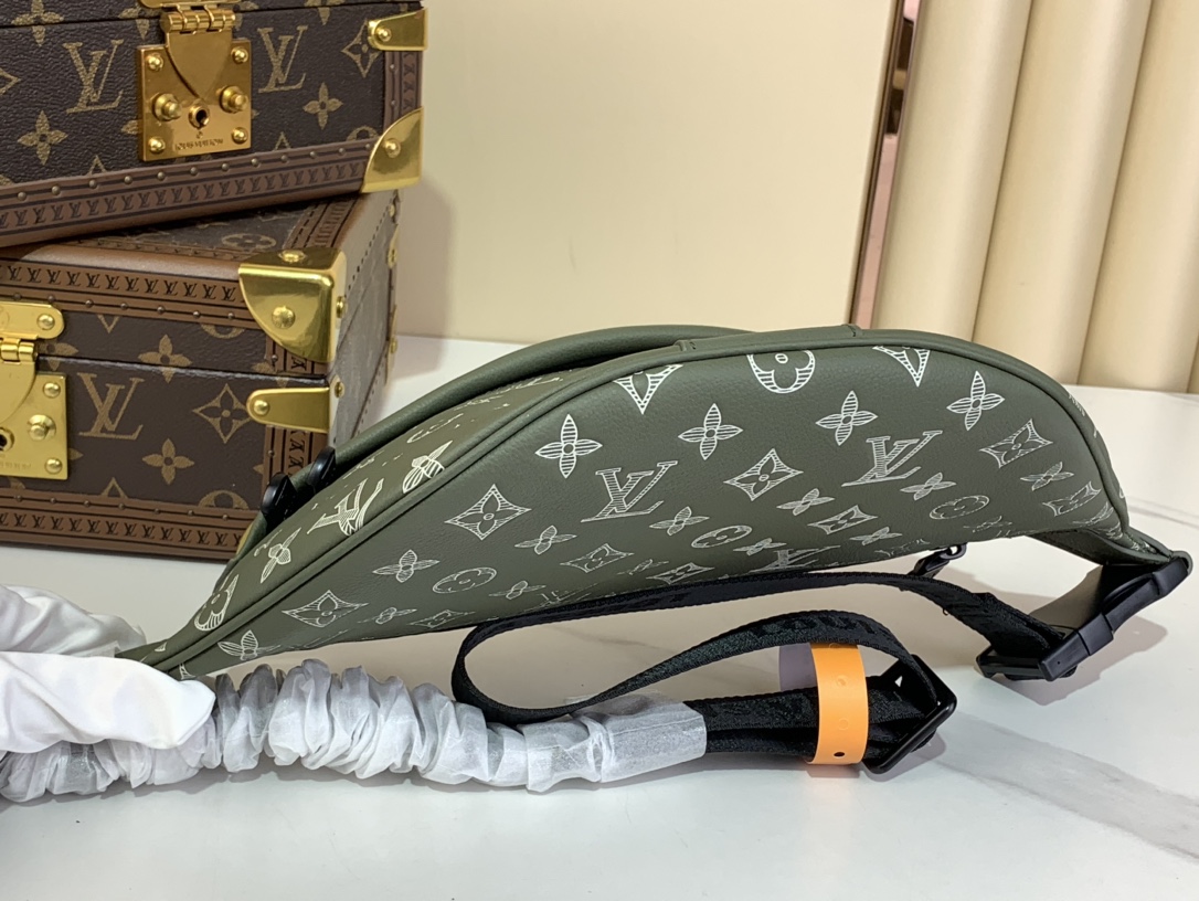 [TOP] Louis Vuitton LV Discovery Monogram Eclipse Bumbag 15 x 9 x 44 cm- Green
