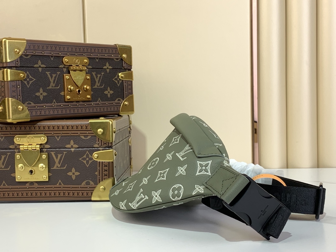 [TOP] Louis Vuitton LV Discovery Monogram Eclipse Bumbag 15 x 9 x 44 cm- Green