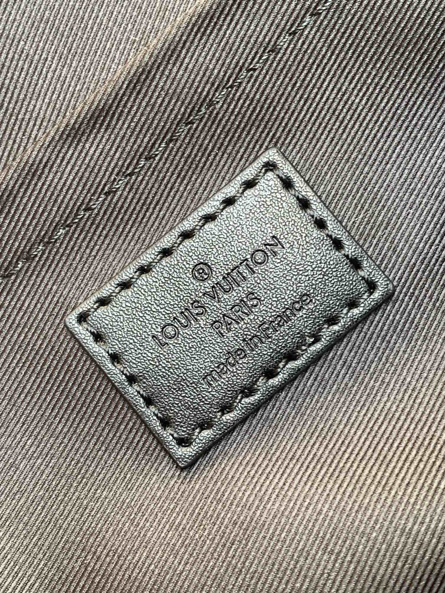 [TOP] Louis Vuitton LV Men's S-Cape Bag 28x16x10CM - Black