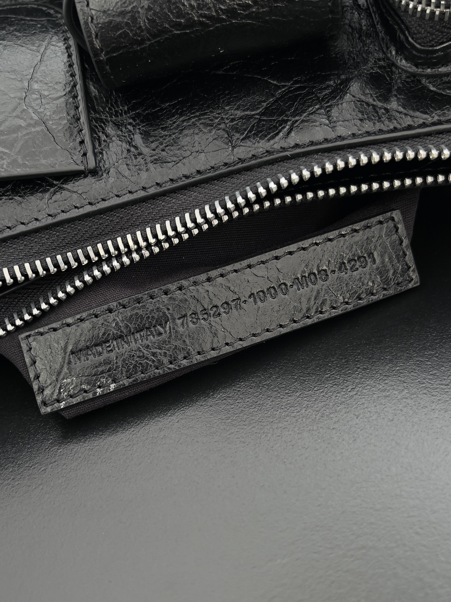 [TOP] BALENCIAGA Superbusy Series Sheepskin Shoulder Bag Tote Armpit Bag 25.3x14.5x9.4cm - Black