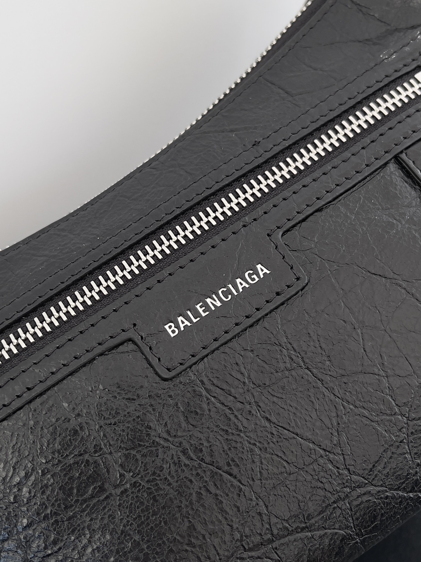 [TOP] BALENCIAGA Superbusy Series Sheepskin Shoulder Bag Tote Armpit Bag 25.3x14.5x9.4cm - Black