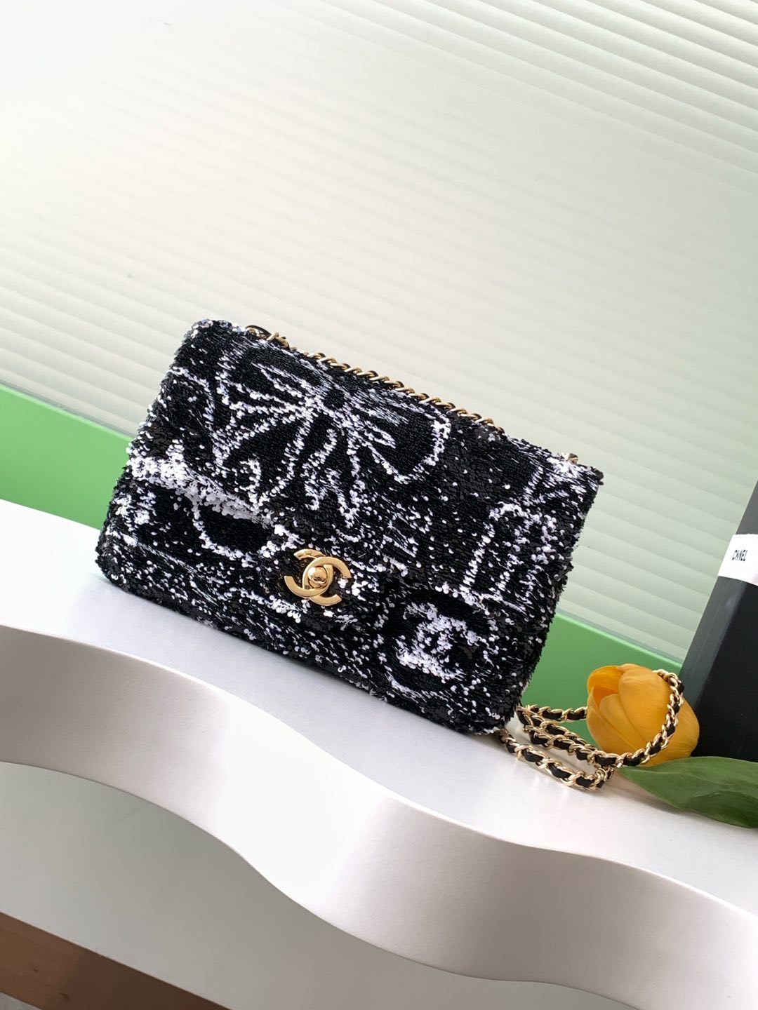 [TOP] CHANEL Flap Bag with Sequins 13x21x8cm - Black