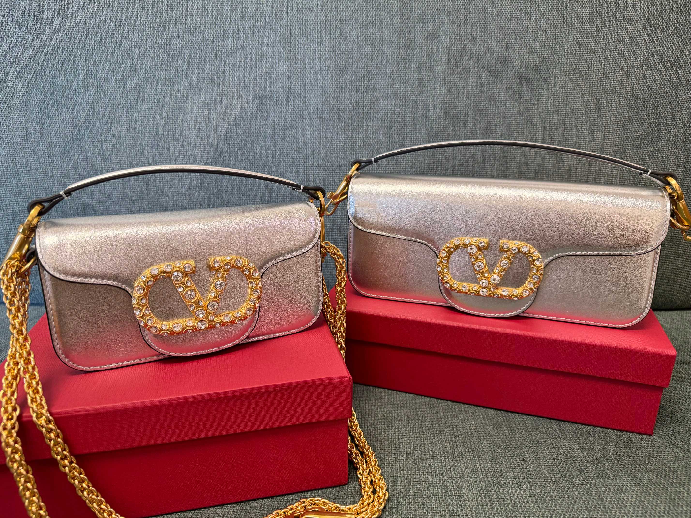 [TOP] VALENTINO Garavani Loco Bag with Colorful Buckle 20x11x5cm/27x13x6cm - 3 Colors