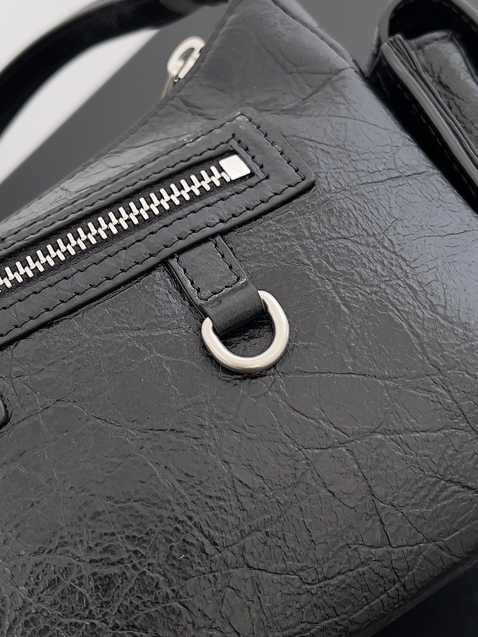 [TOP] BALENCIAGA Superbusy Series Sheepskin Shoulder Bag Tote Armpit Bag 25.3x14.5x9.4cm - Black