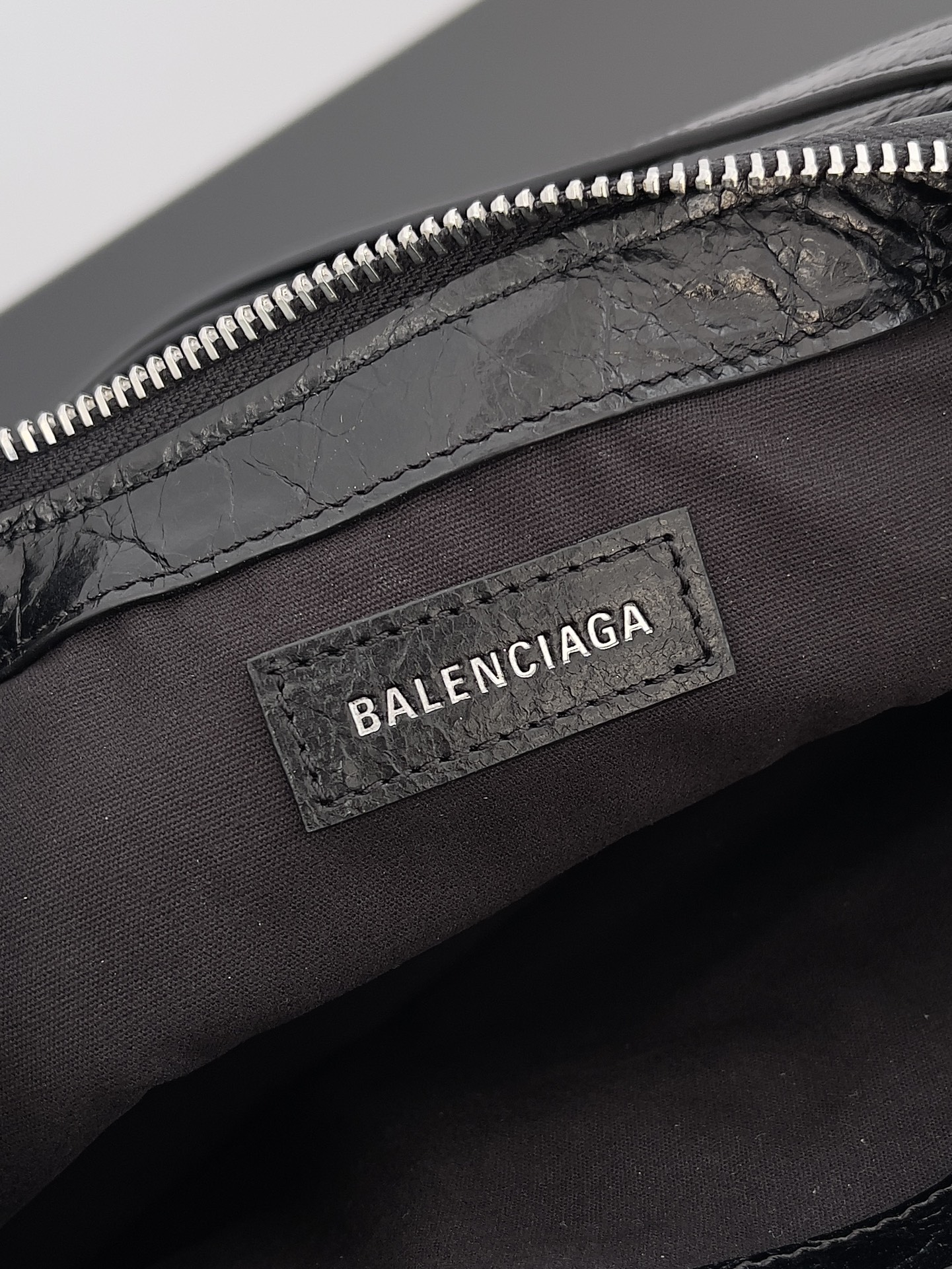 [TOP] BALENCIAGA Superbusy Series Sheepskin Shoulder Bag Tote Armpit Bag 25.3x14.5x9.4cm - Black