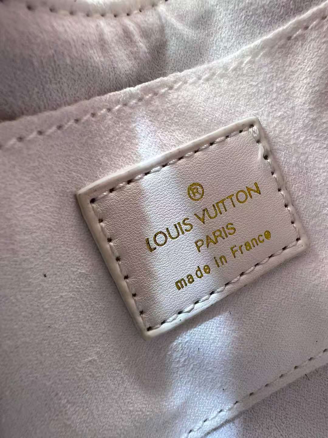 [TOP] Louis Vuitton LV  Bag 19/13.5/6.5 cm - White