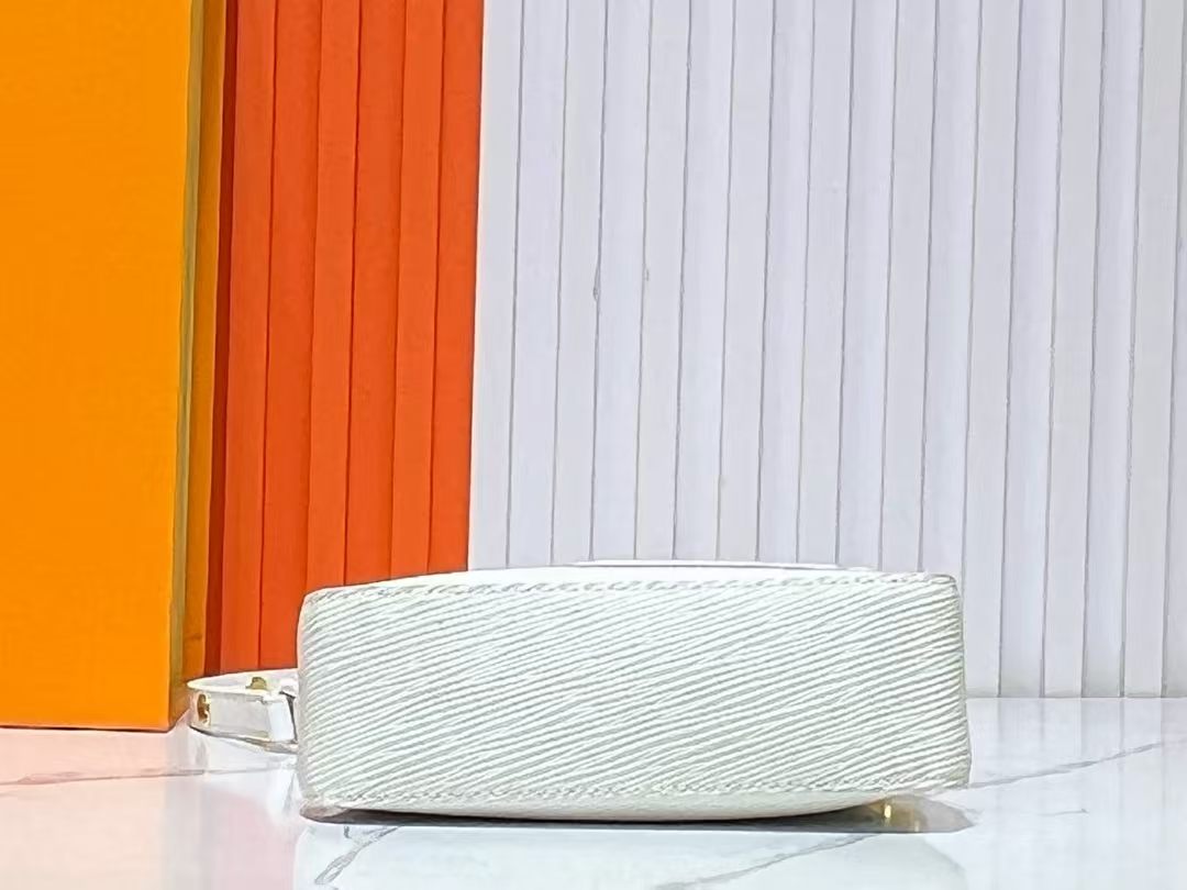 [TOP] Louis Vuitton LV  Bag 19/13.5/6.5 cm - White