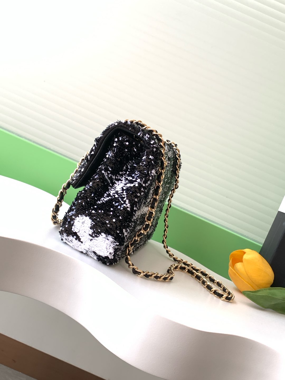 [TOP] CHANEL Flap Bag with Sequins 13x21x8cm - Black