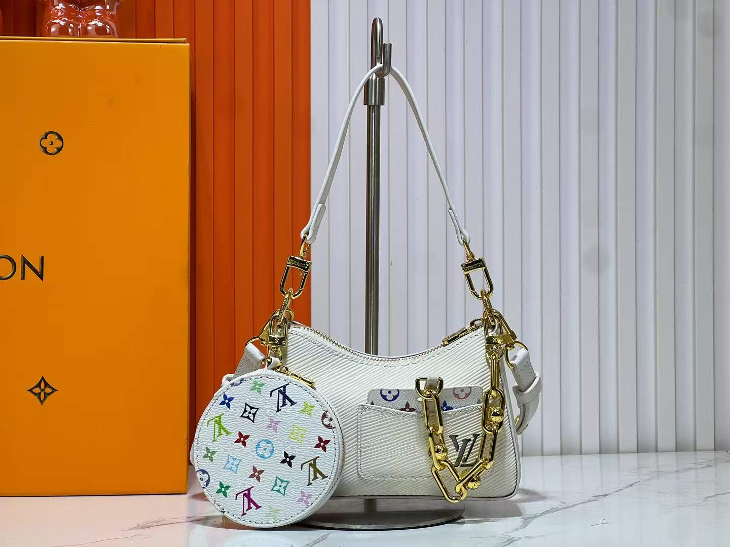 [TOP] Louis Vuitton LV  Bag 19/13.5/6.5 cm - White