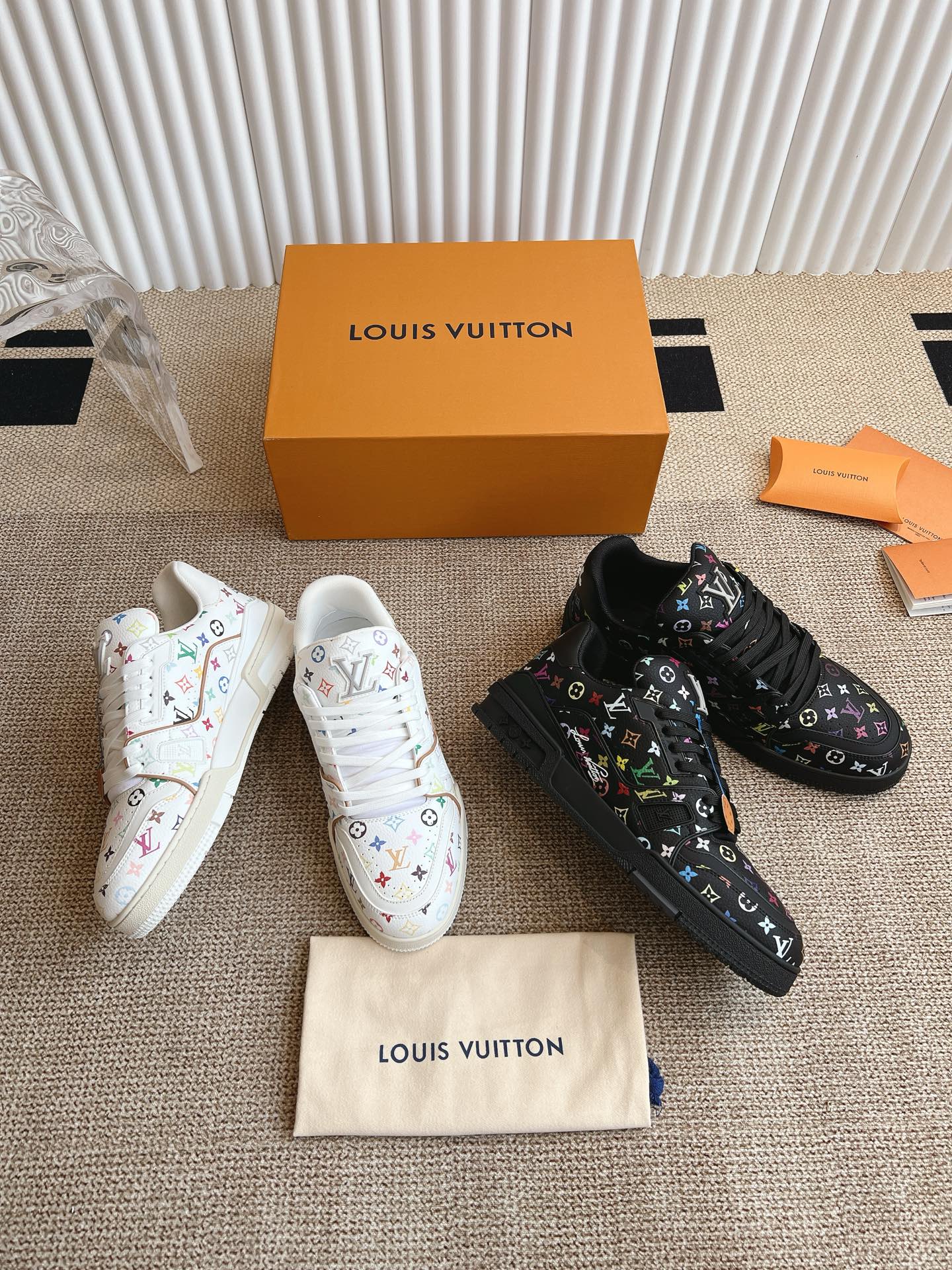 [TOP] Louis Vuitton LV Sneakers Cow Leather - 2 Colors