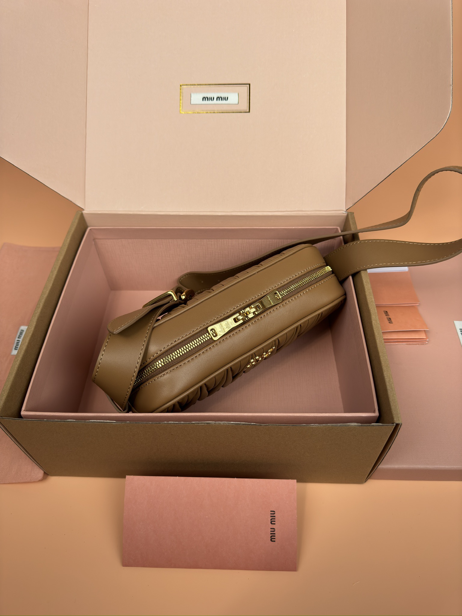 [TOP] Miu Miu Arcadie Matelasse Bag Lambskin 25×12×6.5cm - Brown/Black