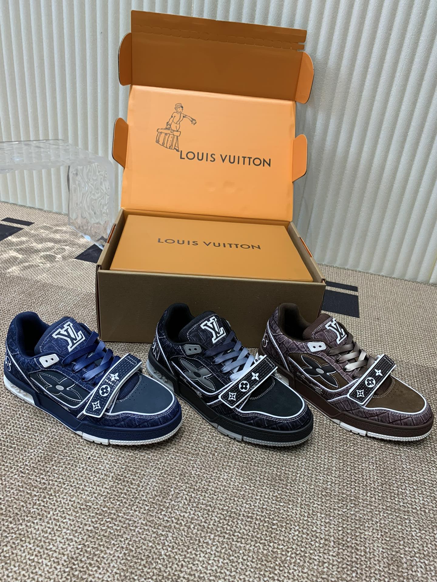 [TOP] Louis Vuitton LV Sneakers - 3 Colors