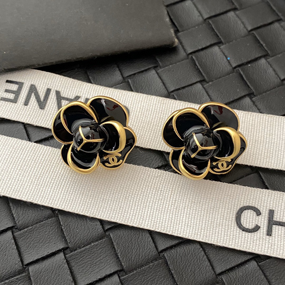 [TOP] CHANEL Three-Dimensional Camellia Earrings - Gold&Black
