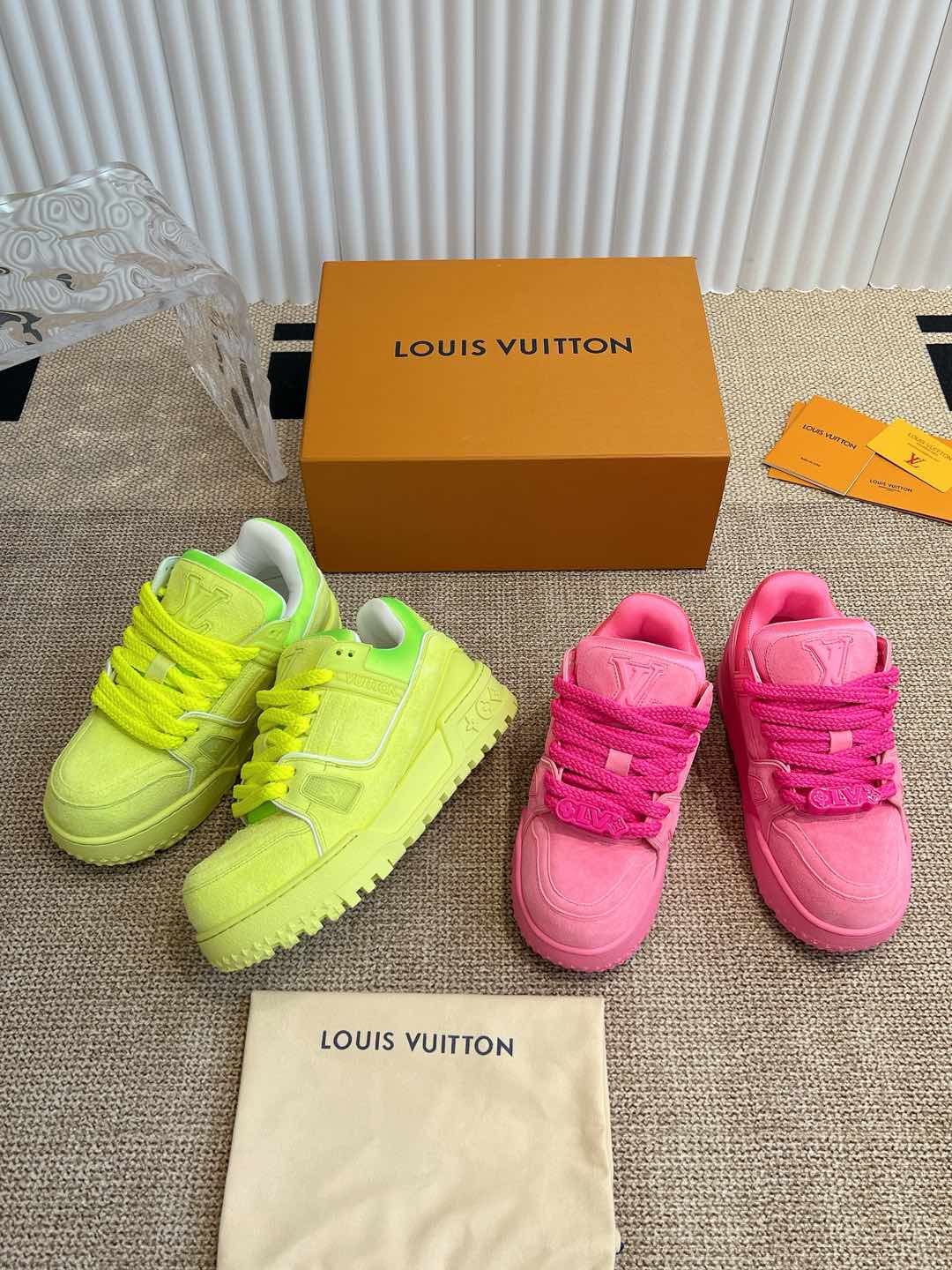 [TOP] Louis Vuitton LV Sneakers - 2 Colors