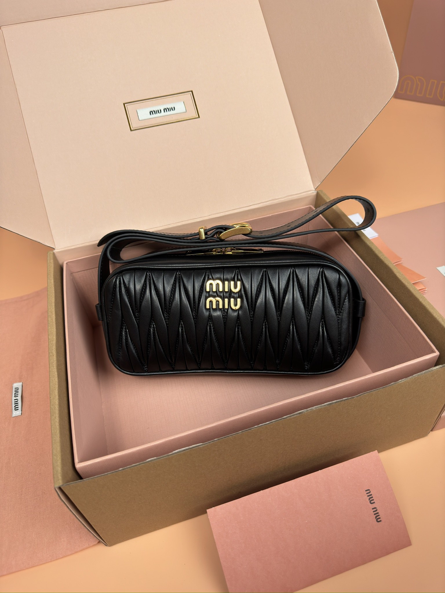 [TOP] Miu Miu Arcadie Matelasse Bag Lambskin 25×12×6.5cm - Brown/Black