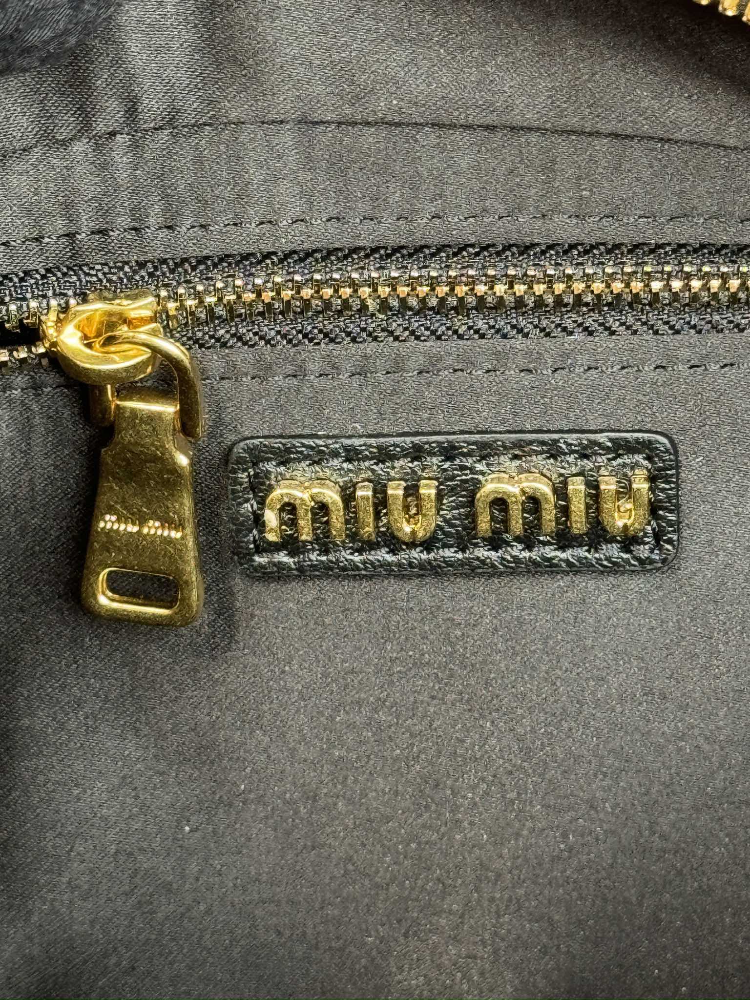 [TOP] Miu Miu Arcadie Matelasse Bag Lambskin 25×12×6.5cm - Brown/Black