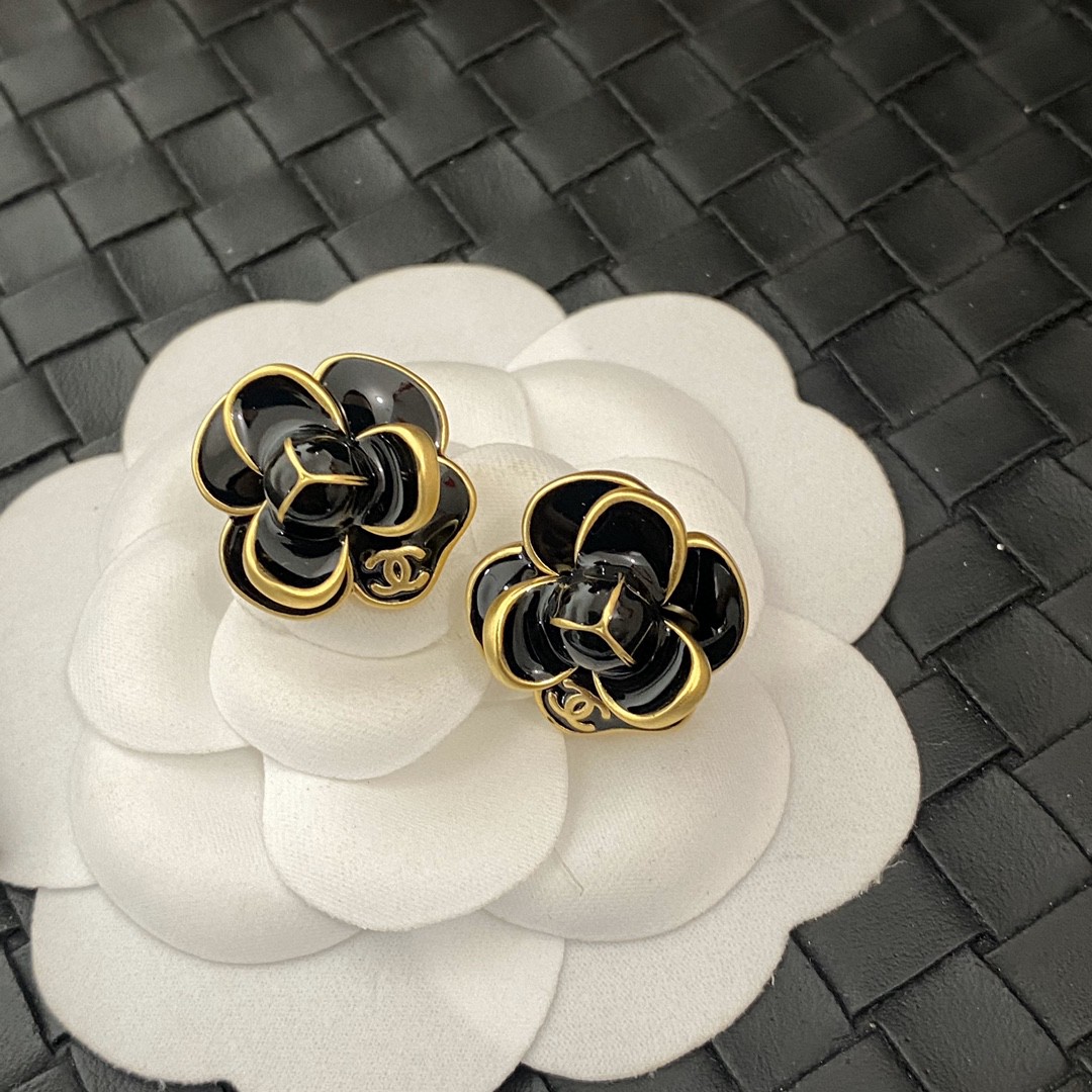 [TOP] CHANEL Three-Dimensional Camellia Earrings - Gold&Black