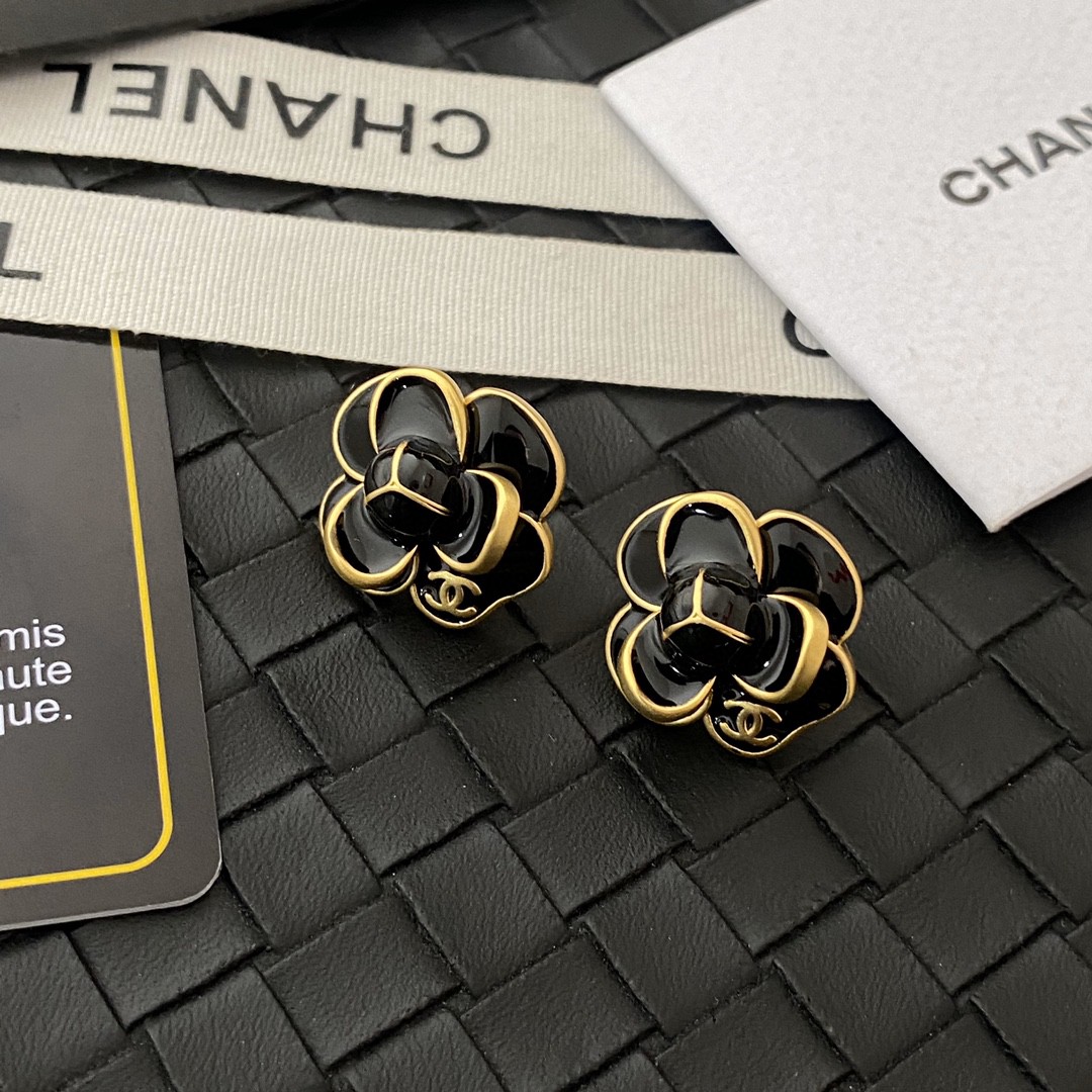 [TOP] CHANEL Three-Dimensional Camellia Earrings - Gold&Black