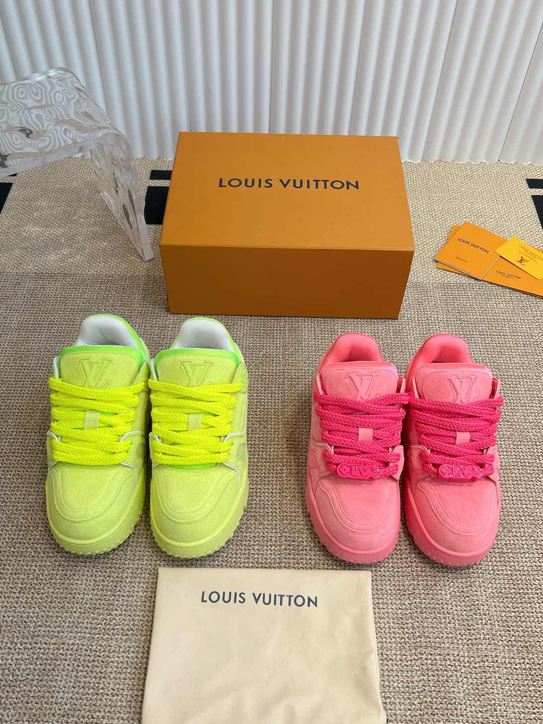 [TOP] Louis Vuitton LV Sneakers - 2 Colors