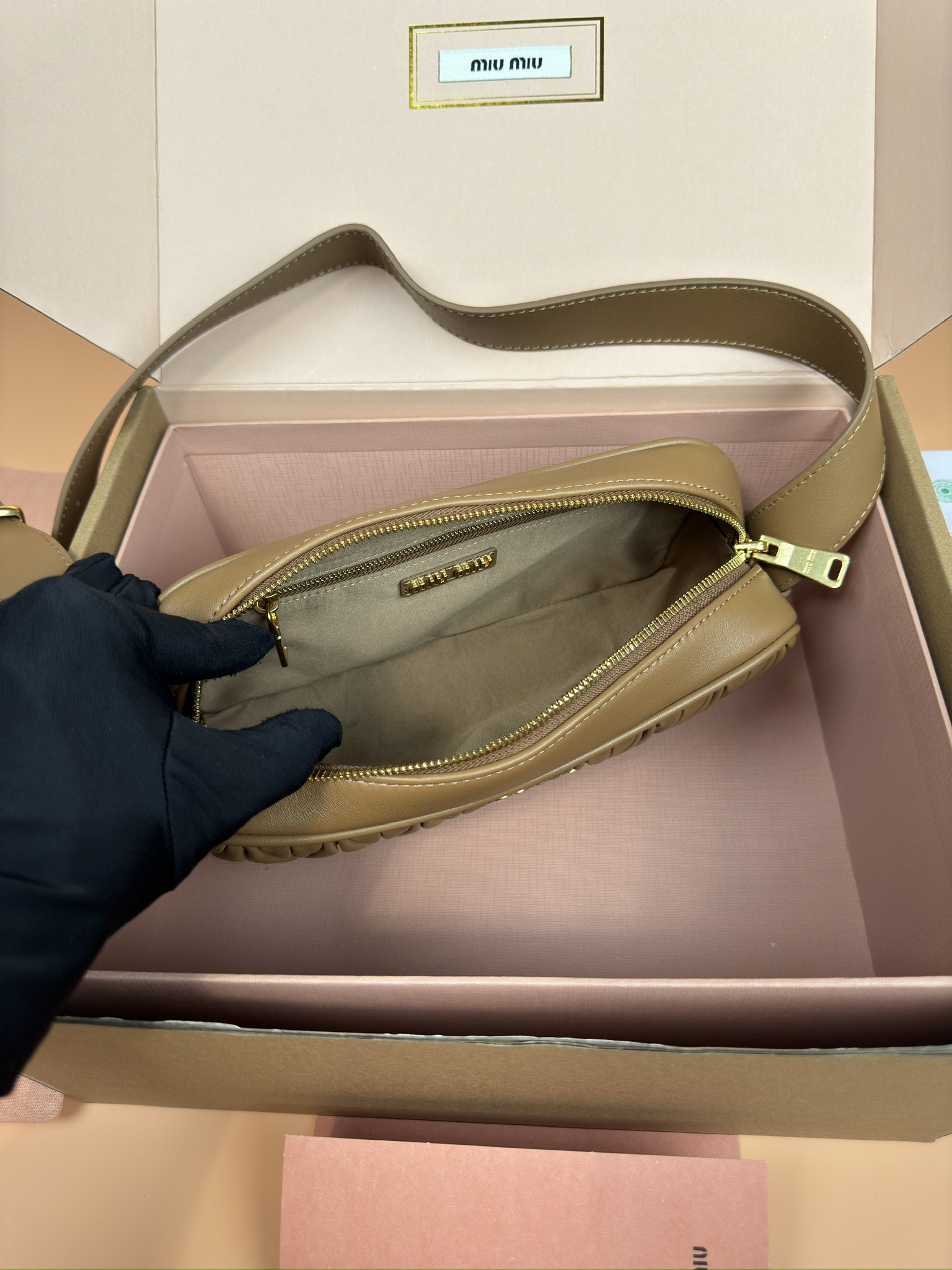 [TOP] Miu Miu Arcadie Matelasse Bag Lambskin 25×12×6.5cm - Brown/Black