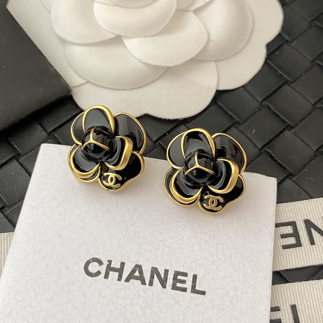 [TOP] CHANEL Three-Dimensional Camellia Earrings - Gold&Black
