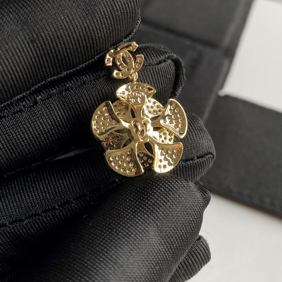 [TOP] CHANEL Flower CC Earrings - Gold